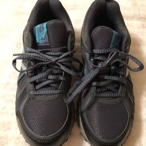 NEW BALANCE WOMEN’S TENNIS SHOES size 7-1/2